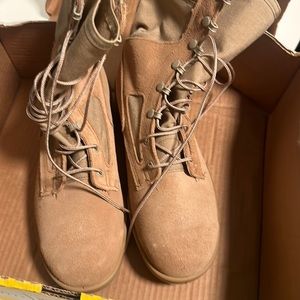 Military tactical boots, size 8 1/2 New win box